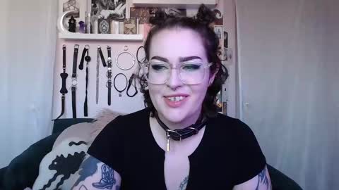 Snapshot of vixinvvitch chatting on October 4, 7:45 pm VIXIN online show from October 4, 7:45 pm