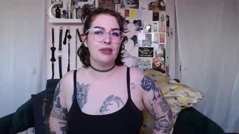 Snapshot of vixinvvitch chatting on October 7, 8:06 pm VIXIN online show from October 7, 8:06 pm
