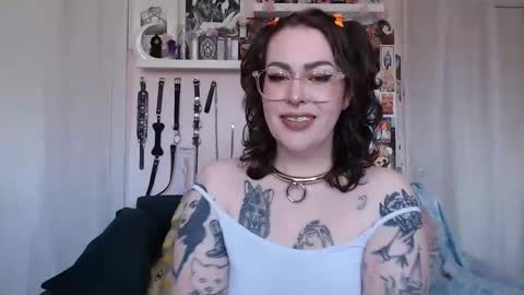 Snapshot of vixinvvitch chatting on May 2, 3:39 pm VIXIN online show from May 2, 3:39 pm