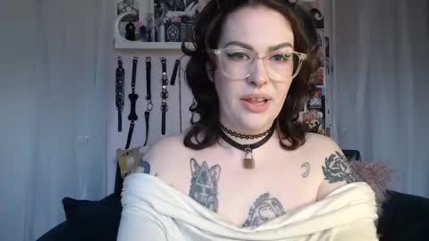 Snapshot of vixinvvitch chatting on May 6, 3:06 pm VIXIN online show from May 6, 3:06 pm