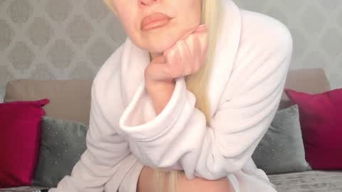 Snapshot of vladax555 chatting on January 29, 2:40 am VLADAX555 online show from January 29, 2:40 am