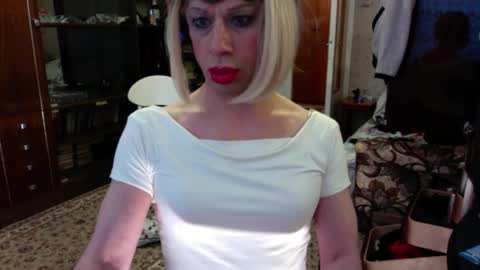 Snapshot of vladiskin chatting on February 3, 6:40 am Violetta Elysia online show from February 3, 6:40 am