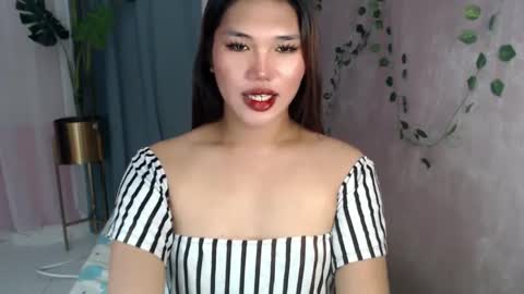Snapshot of vnnie690760 chatting on December 11, 4:49 am Its me JESSIE in ur heart online show from December 11, 4:49 am