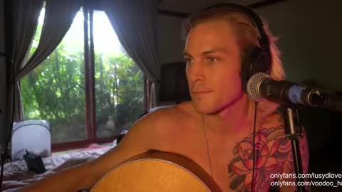 Snapshot of voodoo_hd chatting on September 23, 12:35 am Voodoo and Lucy online show from September 23, 12:35 am