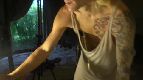 Snapshot of voodoo_hd chatting on September 28, 11:43 pm Voodoo and Lucy online show from September 28, 11:43 pm