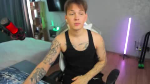 Snapshot of vova_belkin_ chatting on February 4, 9:59 am vova online show from February 4, 9:59 am