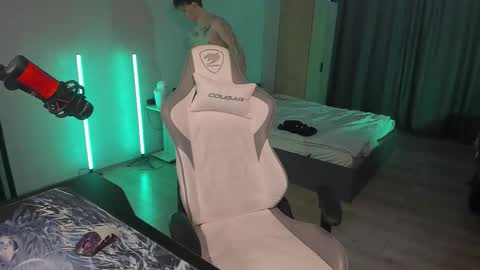 Snapshot of vova_belkin_ chatting on February 19, 10:11 am vova online show from February 19, 10:11 am