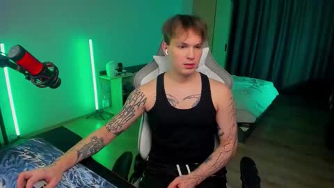 Snapshot of vova_belkin_ chatting on February 24, 10:19 pm vova online show from February 24, 10:19 pm