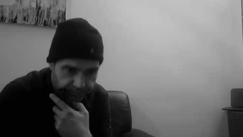 voyeuredeluxe online show from December 16, 9:03 am