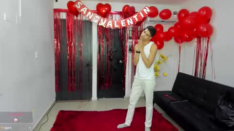 voyeurism_guys online show from February 14, 11:01 pm