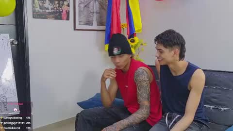 Snapshot of voyeurism_guys chatting on June 22, 3:25 am voyeurism_guys online show from June 22, 3:25 am