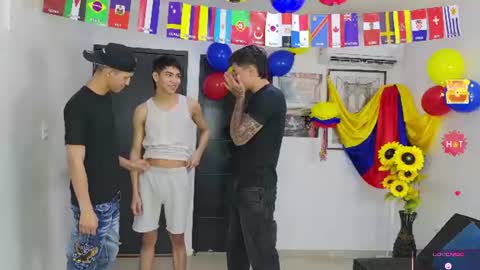 Snapshot of voyeurism_guys chatting on June 28, 10:27 pm voyeurism_guys online show from June 28, 10:27 pm