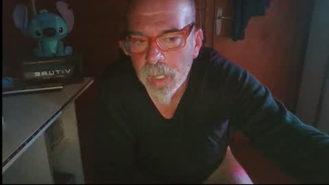 oscar online show from October 31, 11:17 pm