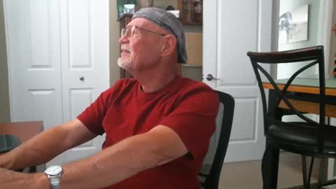 Snapshot of vueuorme chatting on December 8, 4:39 pm Vueuorme online show from December 8, 4:39 pm