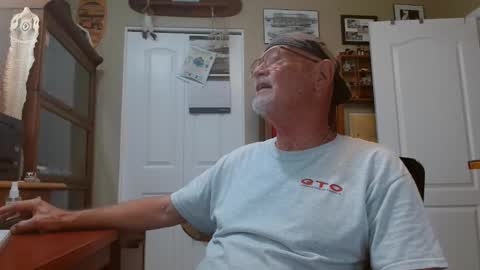Snapshot of vueuorme chatting on February 15, 2:58 pm Vueuorme online show from February 15, 2:58 pm