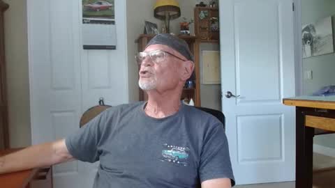Snapshot of vueuorme chatting on April 28, 6:57 pm Vueuorme online show from April 28, 6:57 pm