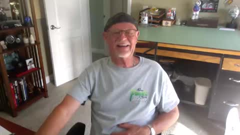 Snapshot of vueuorme chatting on May 10, 1:49 pm Vueuorme online show from May 10, 1:49 pm
