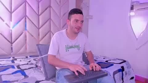 Snapshot of vynny_blacke_ chatting on September 18, 9:06 pm Vynny Blacke online show from September 18, 9:06 pm