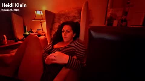 Snapshot of wakehimup chatting on November 26, 8:37 am wakehimup online show from November 26, 8:37 am