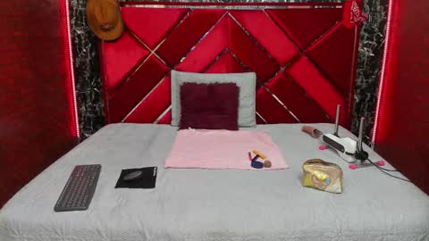 waleska   online show from November 11, 12:05 pm