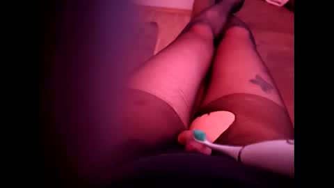 Snapshot of walex0900 chatting on December 5, 6:00 am walex0900 online show from December 5, 6:00 am