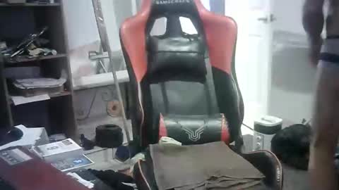 Snapshot of walo_77 chatting on February 6, 6:51 am walo_77 online show from February 6, 6:51 am