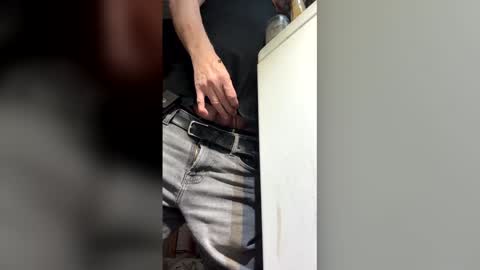 Walter online show from April 3, 8:51 pm