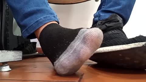 Snapshot of waltherfeet_ chatting on December 2, 5:04 pm WaltherFeet online show from December 2, 5:04 pm