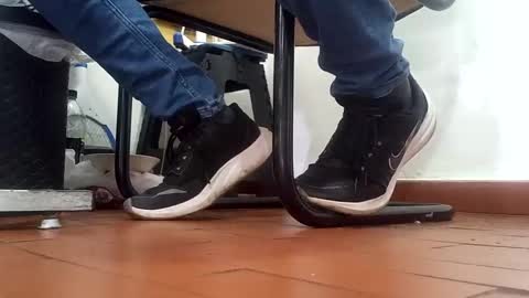 Snapshot of waltherfeet_ chatting on February 28, 6:52 pm WaltherFeet online show from February 28, 6:52 pm