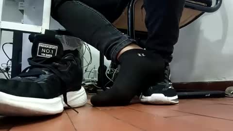 Snapshot of waltherfeet_ chatting on November 27, 8:33 pm WaltherFeet online show from November 27, 8:33 pm