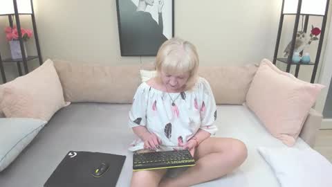 Snapshot of wanessaraso chatting on October 21, 1:01 pm wanessaraso online show from October 21, 1:01 pm