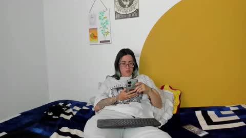 Waningrose  Lu online show from November 10, 6:40 pm