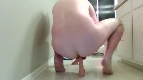 warmdick666 online show from April 24, 5:10 am