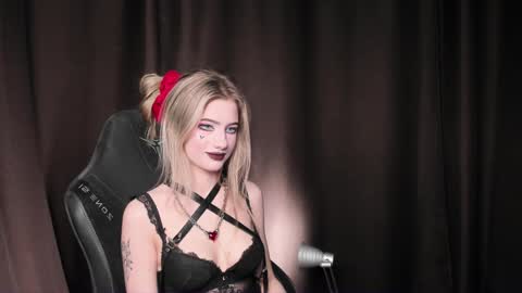 waterfallwoods online show from December 13, 7:04 am