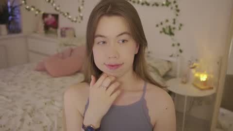 Snapshot of watermelon_sugar_ chatting on March 10, 3:06 pm Tess Pls support me with Can we reach 155 my favorite number online show from March 10, 3:06 pm