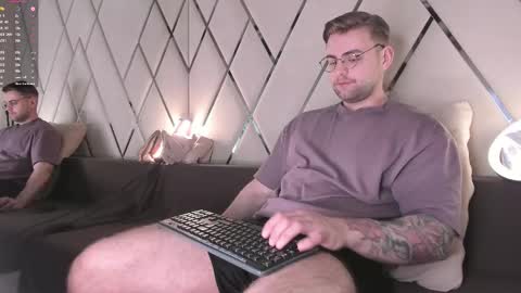 Snapshot of waynemiller_ chatting on February 13, 5:03 am Wayne online show from February 13, 5:03 am