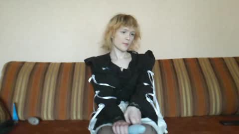 Elly online show from May 5, 2:47 pm
