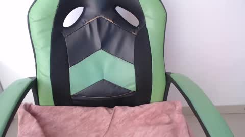 Trixie 3 online show from April 14, 2:12 pm