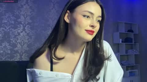 Snapshot of weareyoursun chatting on February 24, 3:54 pm Alice online show from February 24, 3:54 pm