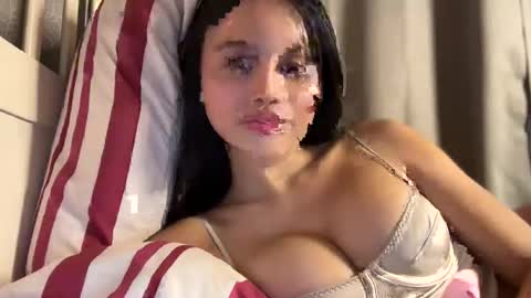 Maggie online show from October 26, 3:29 pm