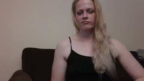 Snapshot of webcumcouple chatting on April 17, 5:32 am HayleyJay online show from April 17, 5:32 am