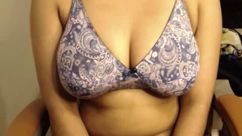 mina online show from March 8, 8:29 am