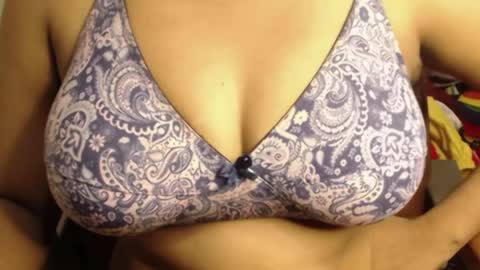 Snapshot of webshowxxx chatting on April 19, 4:06 pm mina online show from April 19, 4:06 pm