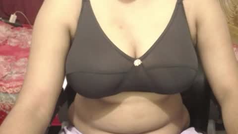Snapshot of webshowxxx chatting on August 4, 7:05 pm mina online show from August 4, 7:05 pm