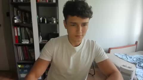 wee_willy_winky online show from May 28, 2:36 pm