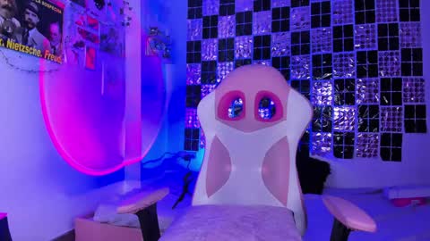 weed420moni online show from April 5, 4:31 am