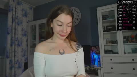 Snapshot of weed_princesss chatting on January 16, 1:25 pm moon online show from January 16, 1:25 pm