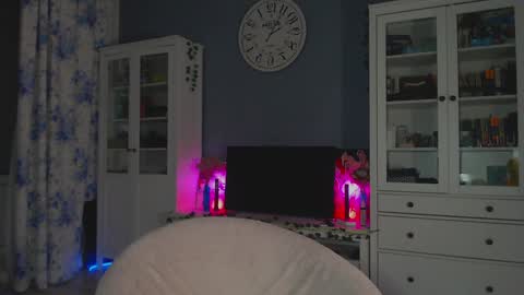 Snapshot of weed_princesss chatting on January 16, 4:39 pm moon online show from January 16, 4:39 pm