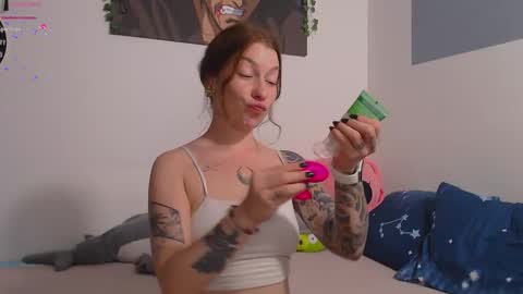 Snapshot of weed_princesss chatting on September 14, 12:59 pm moon online show from September 14, 12:59 pm