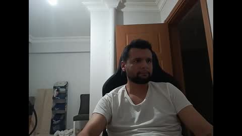 Snapshot of weezing442 chatting on April 3, 5:22 pm alp online show from April 3, 5:22 pm